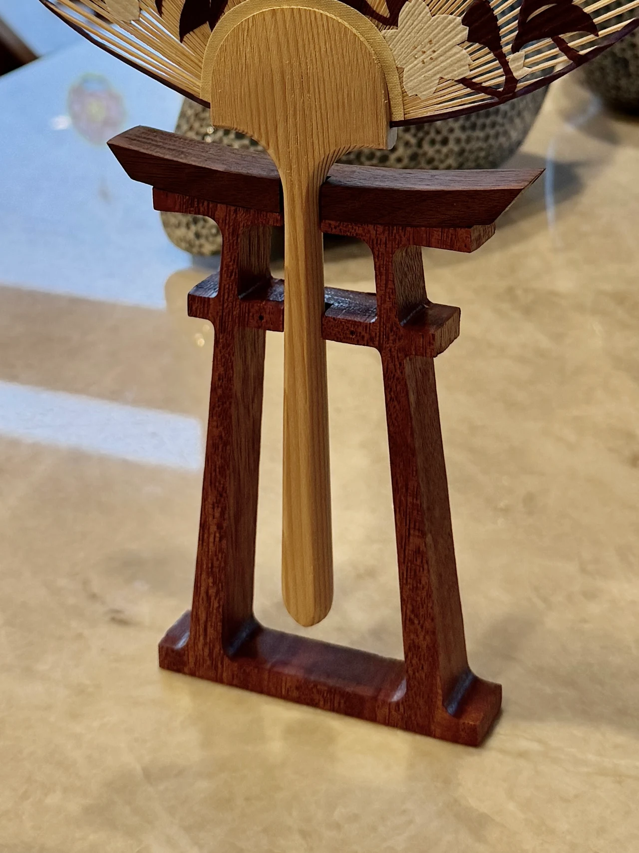 Torii gate fan holder — Mahogany | Walnut