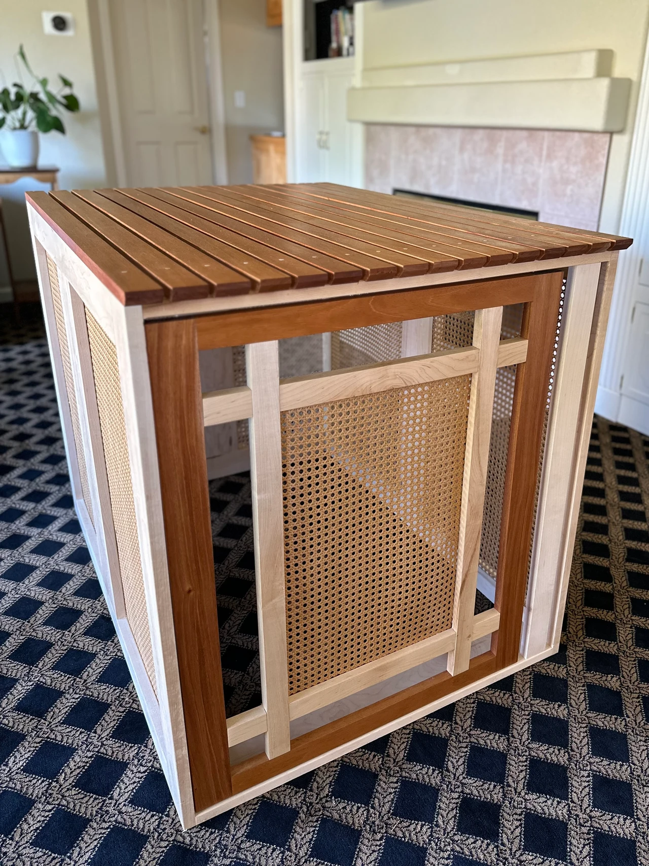 Dog crate — Maple | Mahogany