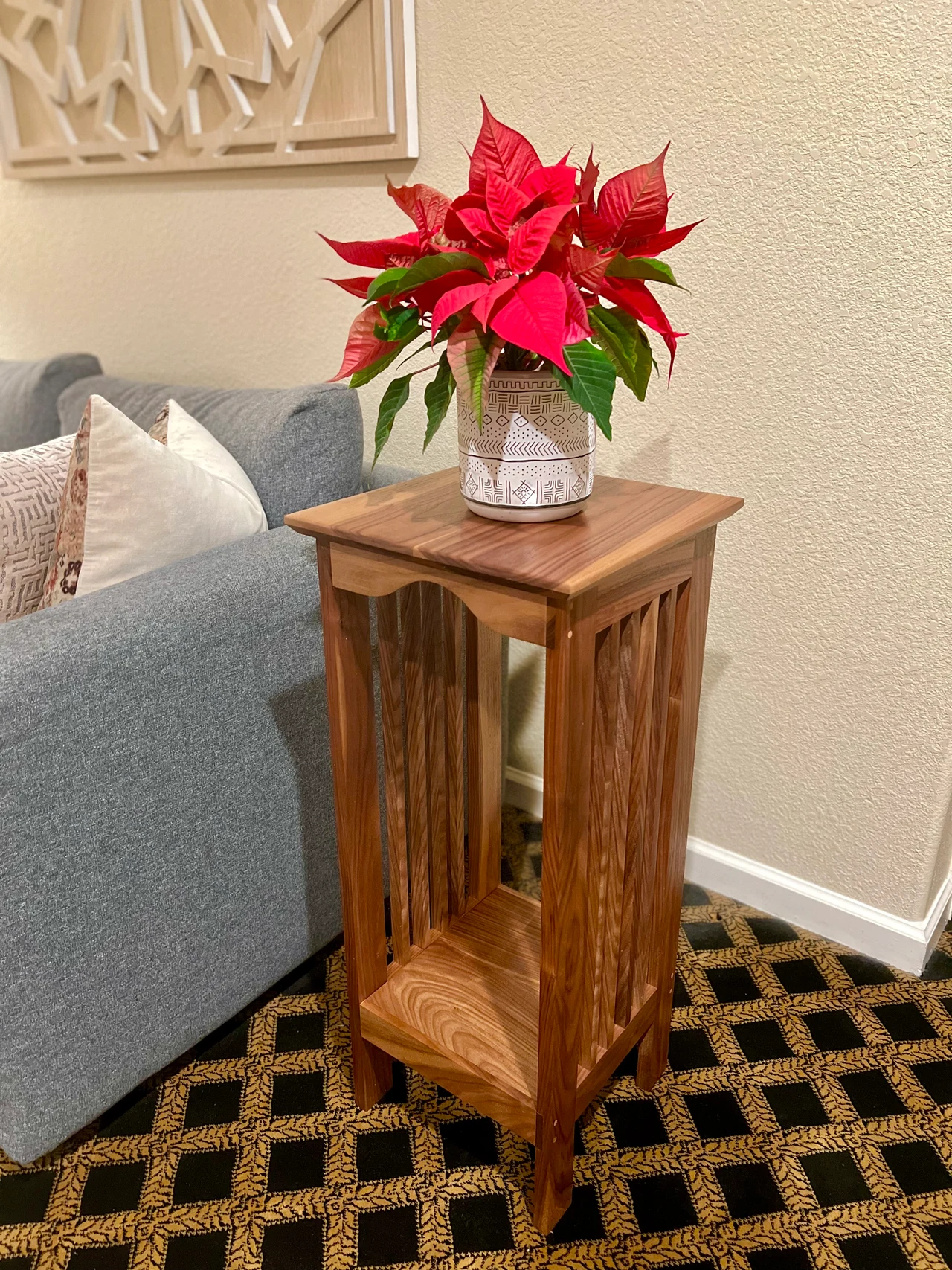 Side table — Walnut