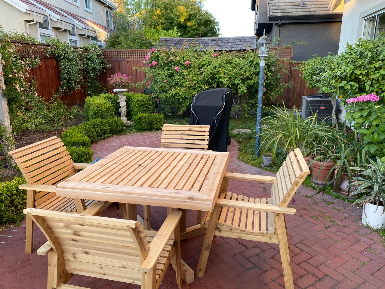 Garden furniture — Cedar