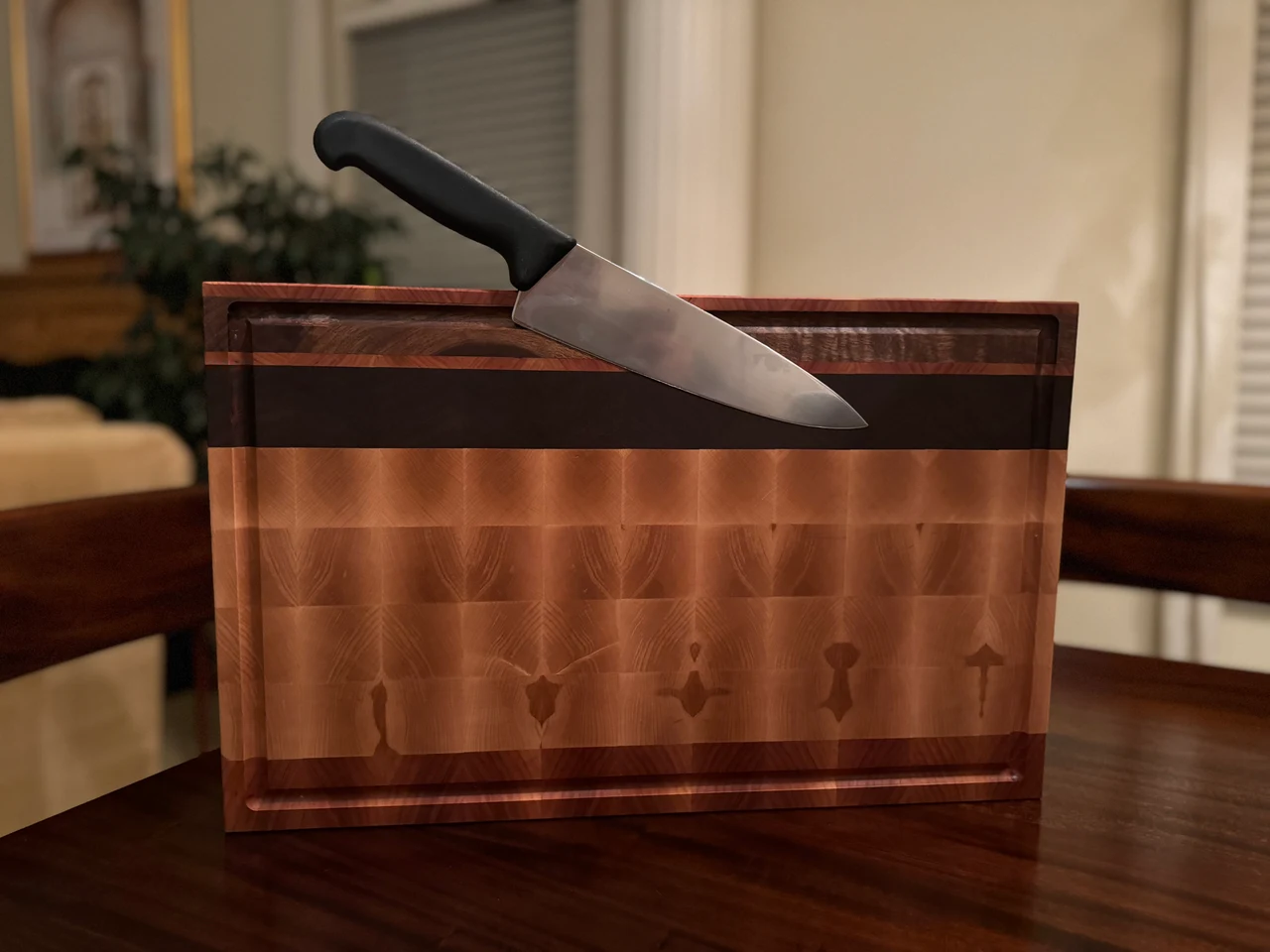 Magnetic cutting board — Maple | Mahogany | Walnut